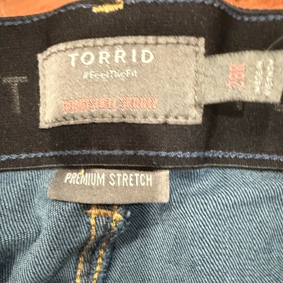 Torrid Wonens Deep Indigo Skinny Jeans SZ 28R - Picture 3 of 4
